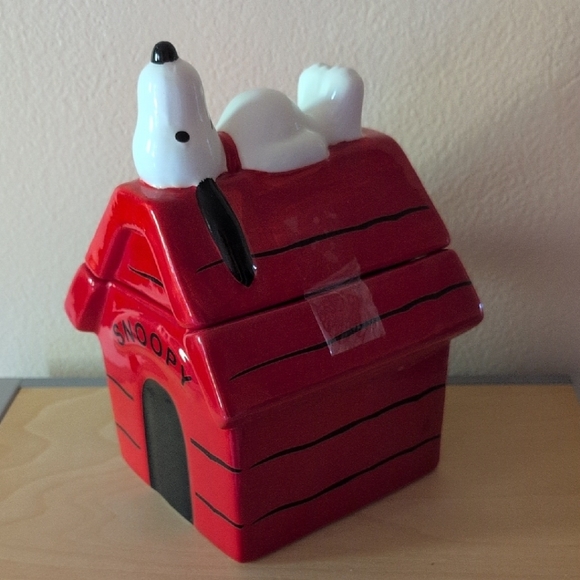 Peanuts Red Snoopy Doghouse Storage Container - Picture 3 of 7